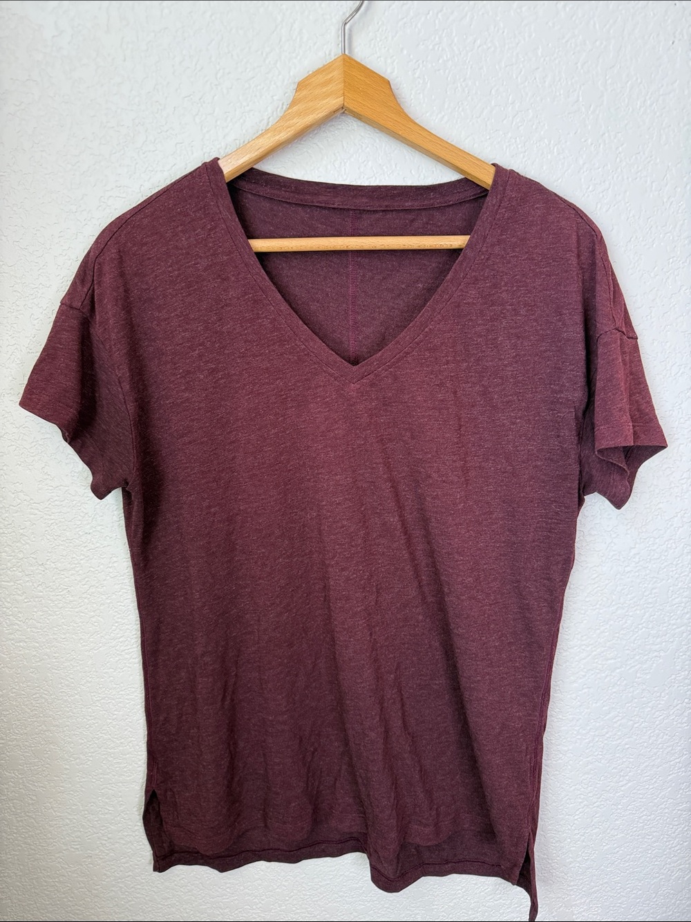 Lucy V Neck Short Sleeve Tee Shirt Burgundy size Medium